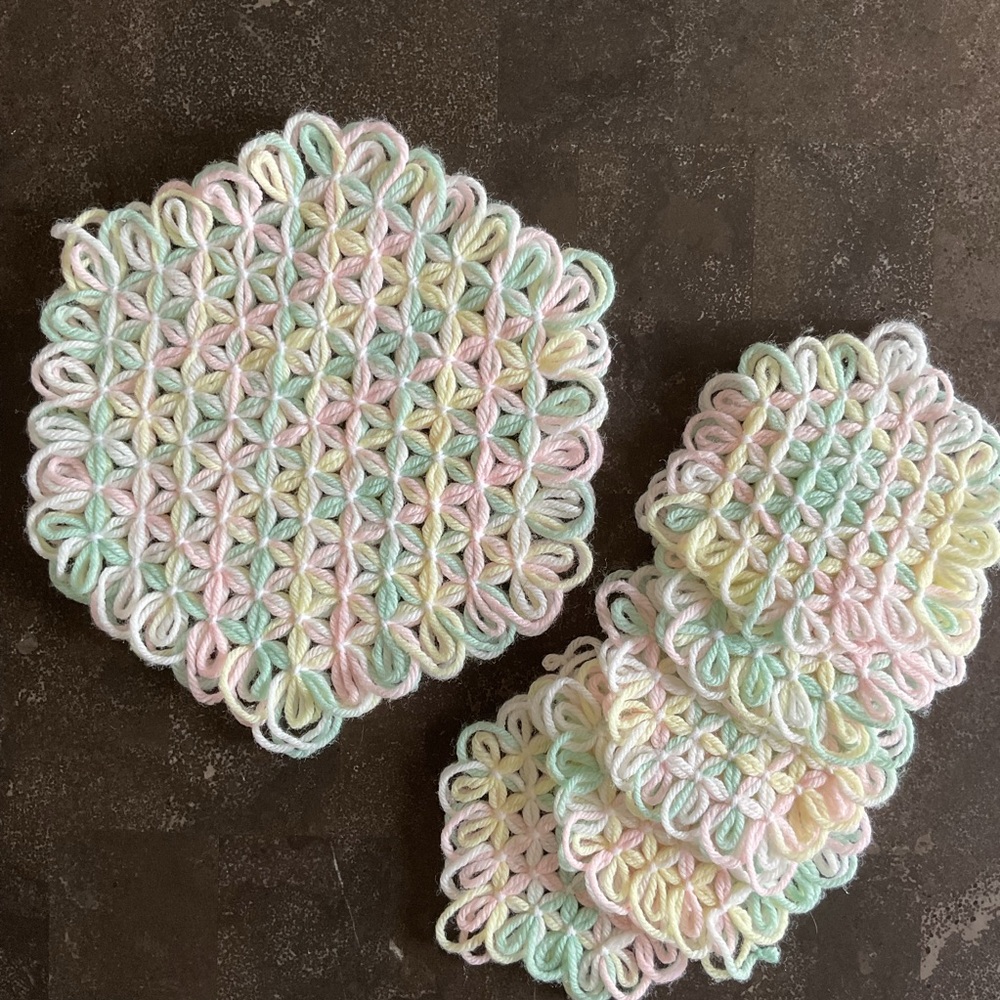 Vintage Hand-Knit Jasmine Stitch Coasters & Matching Trivet – Soft Colors